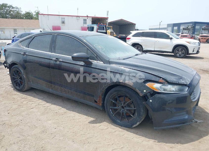 2013 Ford Fusion S (VIN 3FA6P0G77DR212480) main photo