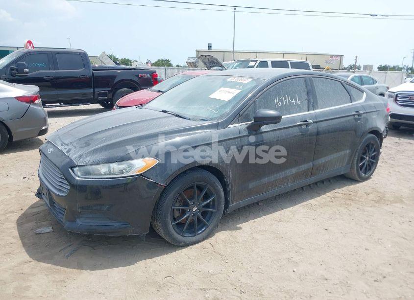 Photo 2 of 2013 Ford Fusion S (VIN 3FA6P0G77DR212480)