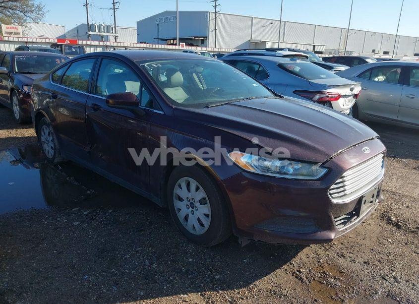 2013 Ford Fusion S (VIN 3FA6P0G77DR385142) main photo
