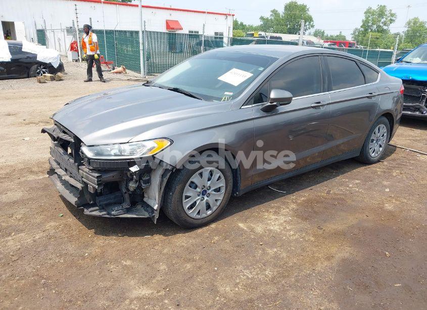 Photo 2 of 2014 Ford Fusion S (VIN 3FA6P0G77ER159541)