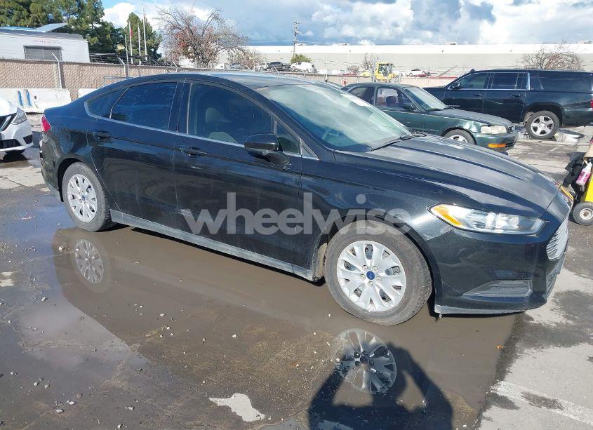 2014 Ford Fusion S (VIN 3FA6P0G77ER270266) main photo