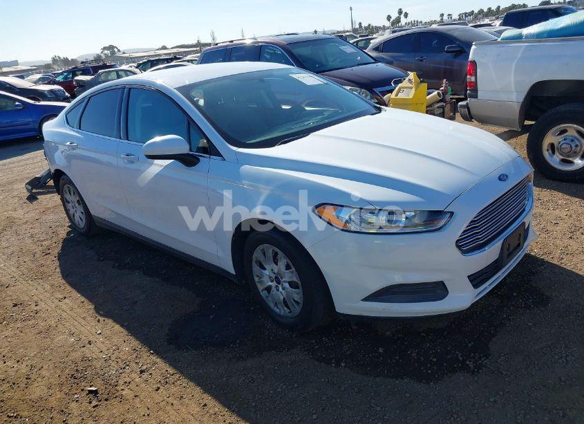 2014 Ford Fusion S (VIN 3FA6P0G77ER331616) main photo