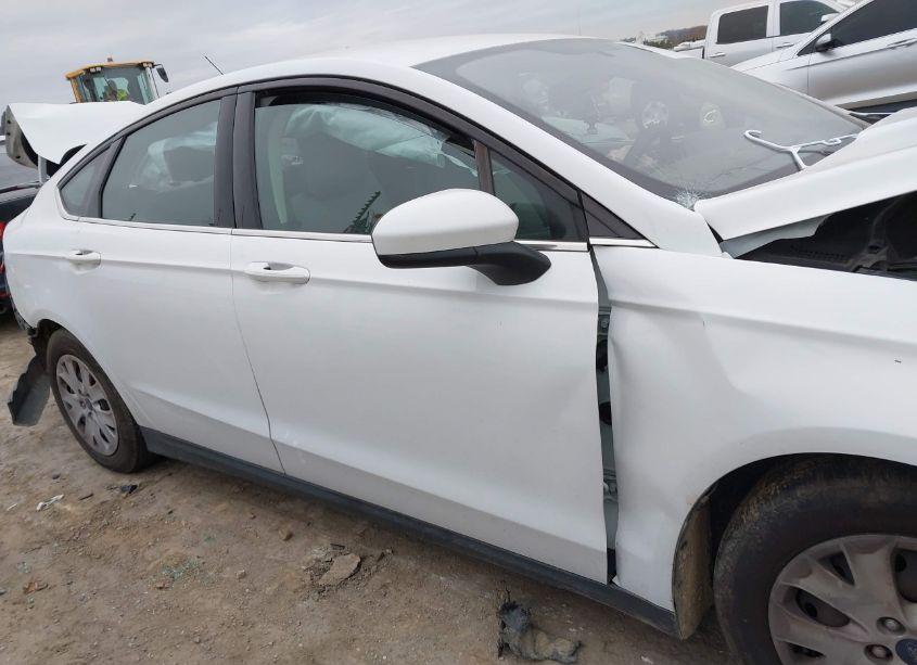 Photo 13 of 2014 Ford Fusion S (VIN 3FA6P0G77ER359559)