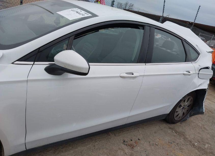 Photo 14 of 2014 Ford Fusion S (VIN 3FA6P0G77ER359559)