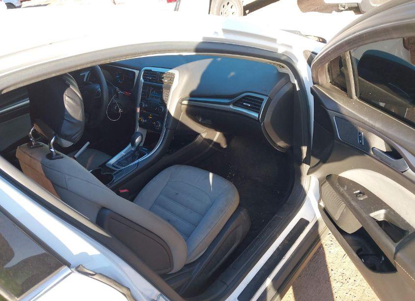 Photo 5 of 2015 Ford Fusion S (VIN 3FA6P0G77FR132275)