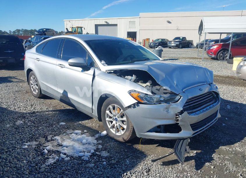 2015 Ford Fusion S (VIN 3FA6P0G77FR135015) main photo