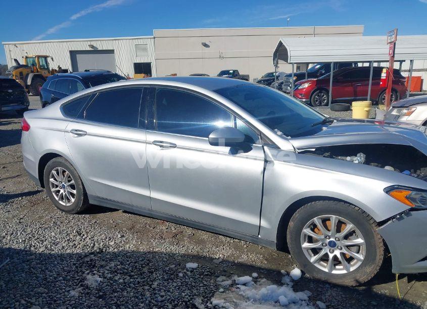 Photo 13 of 2015 Ford Fusion S (VIN 3FA6P0G77FR135015)