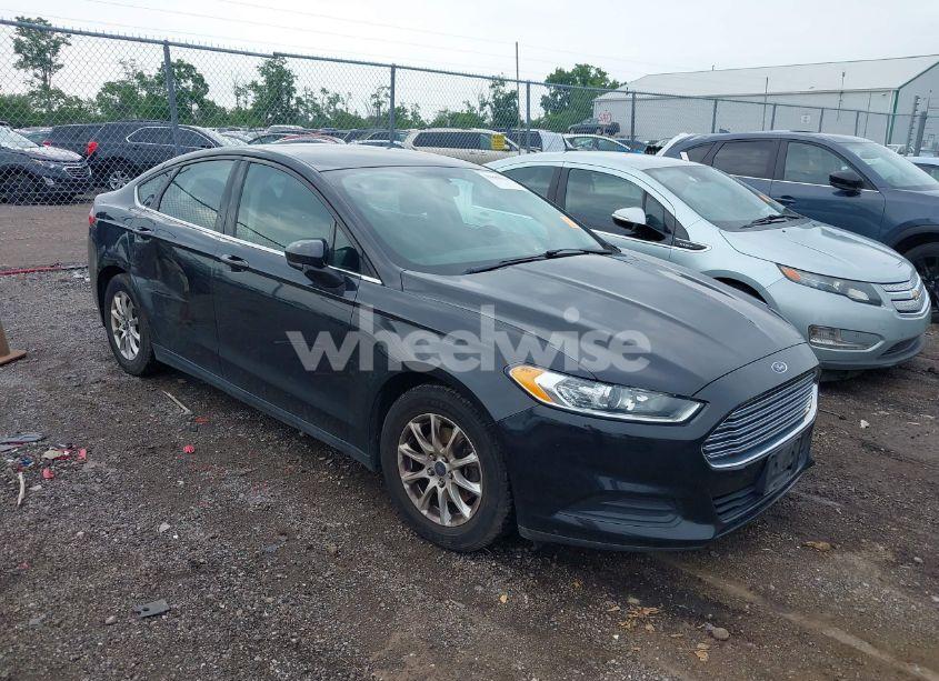 2015 Ford Fusion S (VIN 3FA6P0G77FR143017) main photo