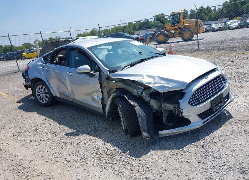 2015 Ford Fusion S (VIN 3FA6P0G77FR212868) main photo