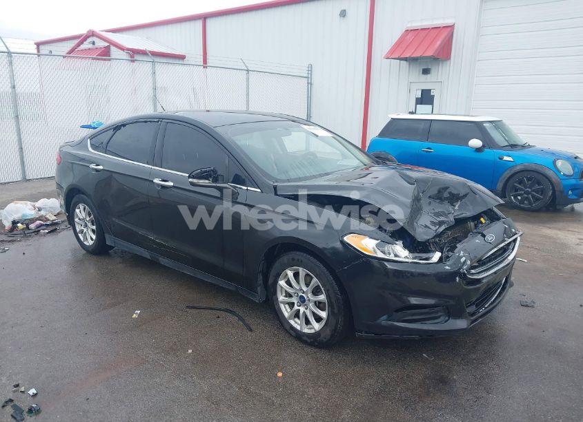 2015 Ford Fusion S (VIN 3FA6P0G77FR221652) main photo