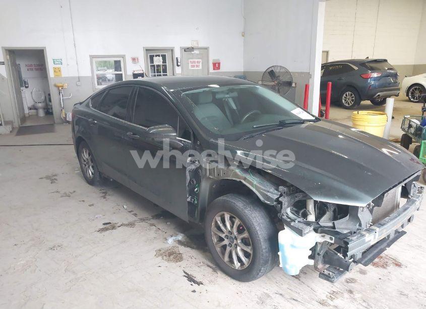 2015 Ford Fusion S (VIN 3FA6P0G77FR229489) main photo