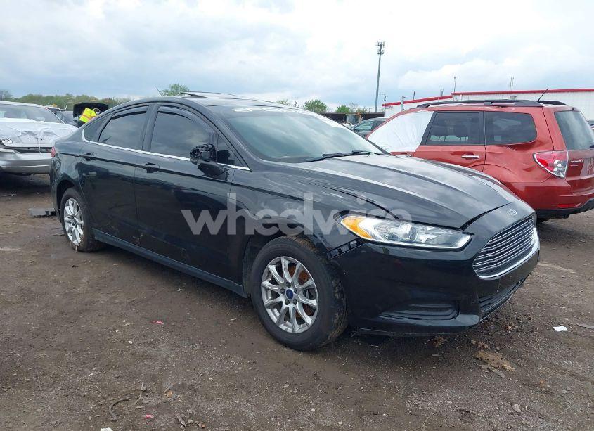 2015 Ford Fusion S (VIN 3FA6P0G77FR262976) main photo