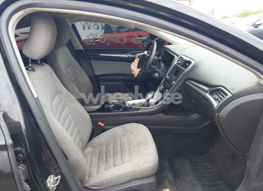 Photo 5 of 2015 Ford Fusion S (VIN 3FA6P0G77FR262976)