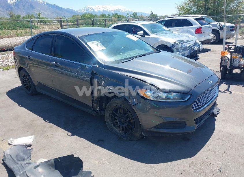 2015 Ford Fusion S (VIN 3FA6P0G77FR276179) main photo