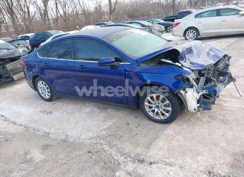 2015 Ford Fusion S (VIN 3FA6P0G77FR293242) main photo