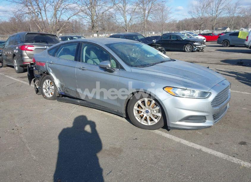 2016 Ford Fusion S (VIN 3FA6P0G77GR310591) main photo