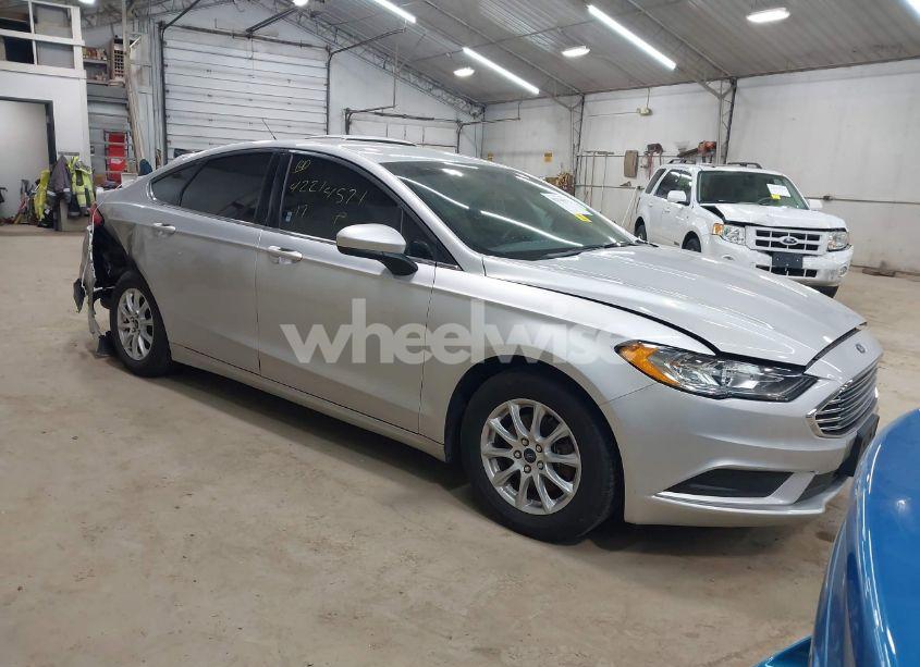 2017 Ford Fusion S (VIN 3FA6P0G77HR162329) main photo
