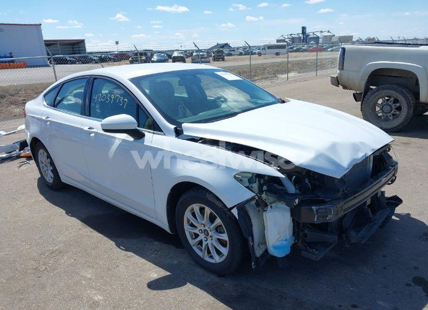 2018 Ford Fusion S (VIN 3FA6P0G77JR156634) main photo
