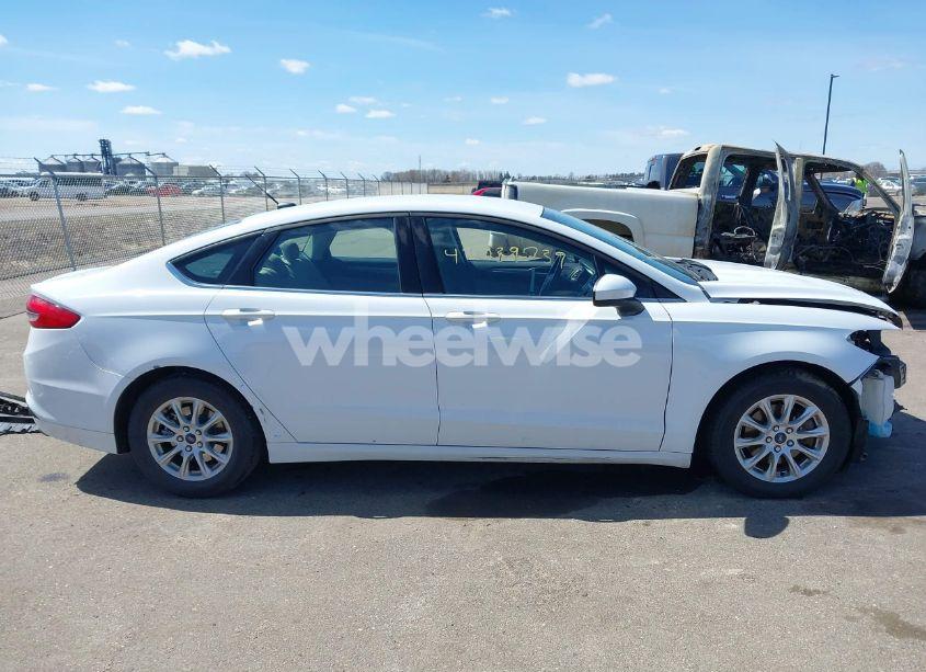Photo 14 of 2018 Ford Fusion S (VIN 3FA6P0G77JR156634)