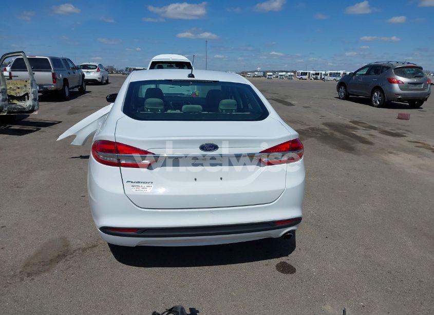 Photo 17 of 2018 Ford Fusion S (VIN 3FA6P0G77JR156634)