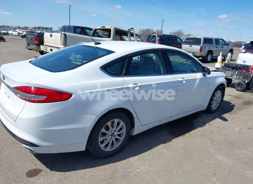 Photo 4 of 2018 Ford Fusion S (VIN 3FA6P0G77JR156634)