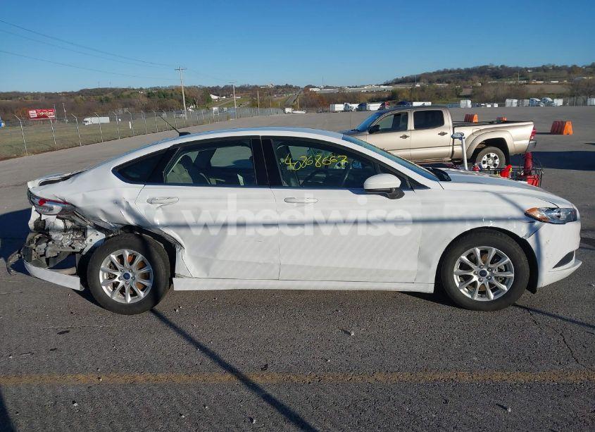 Photo 14 of 2018 Ford Fusion S (VIN 3FA6P0G77JR272948)