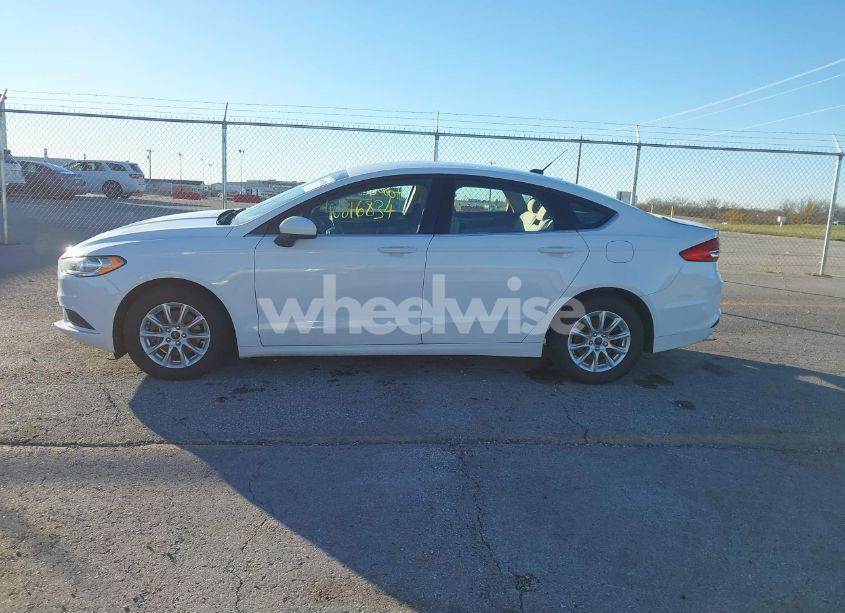 Photo 15 of 2018 Ford Fusion S (VIN 3FA6P0G77JR272948)