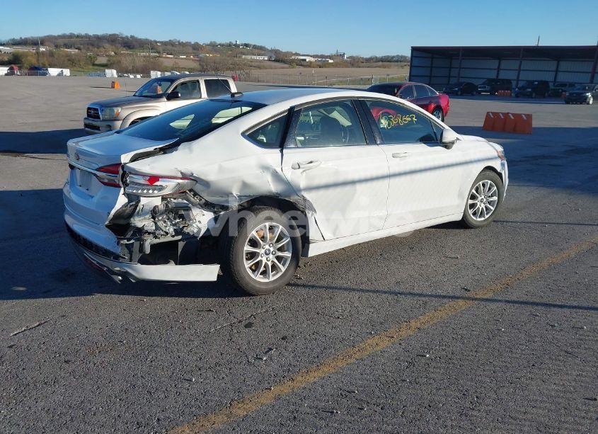 Photo 4 of 2018 Ford Fusion S (VIN 3FA6P0G77JR272948)