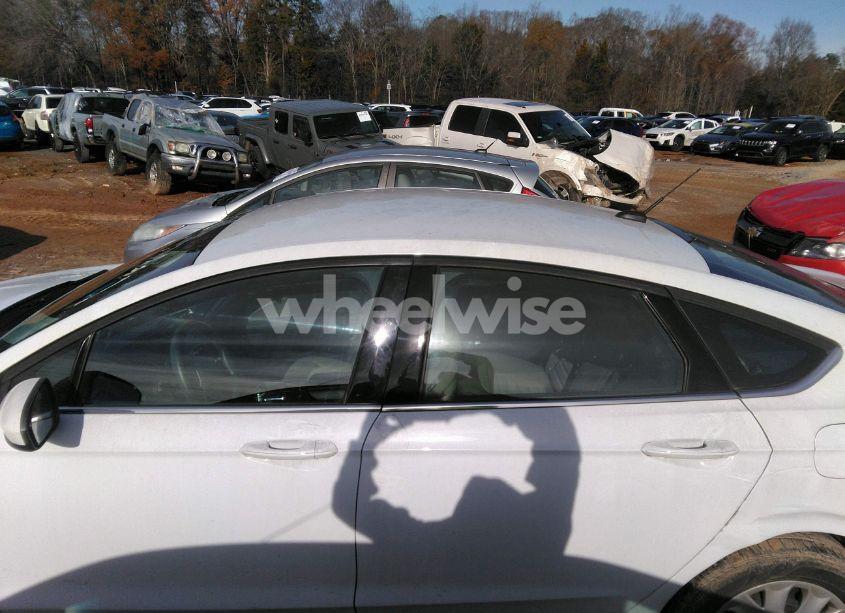 Photo 15 of 2019 Ford Fusion S (VIN 3FA6P0G77KR193426)