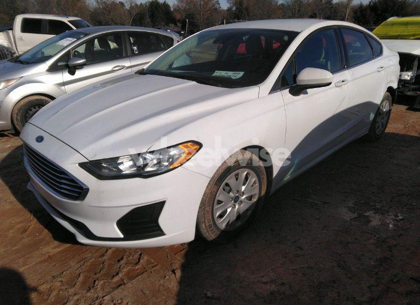 Photo 2 of 2019 Ford Fusion S (VIN 3FA6P0G77KR193426)