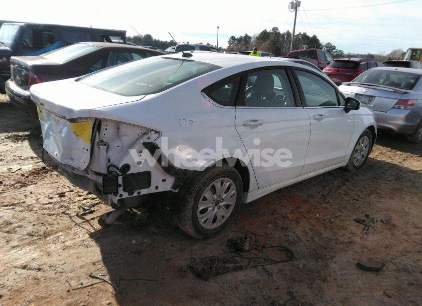 Photo 4 of 2019 Ford Fusion S (VIN 3FA6P0G77KR193426)