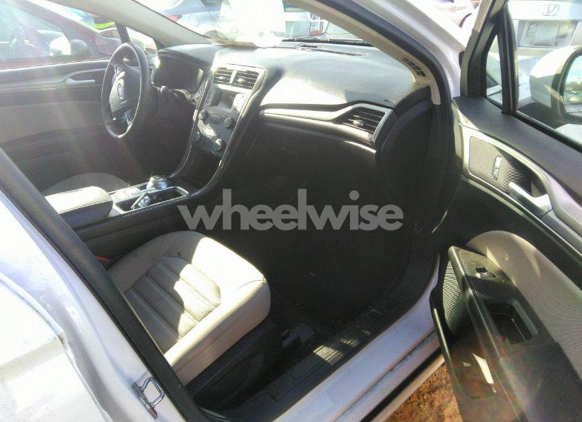 Photo 5 of 2019 Ford Fusion S (VIN 3FA6P0G77KR193426)