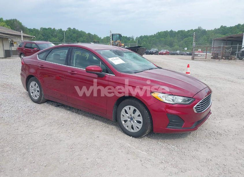 2019 Ford Fusion S (VIN 3FA6P0G77KR215022) main photo