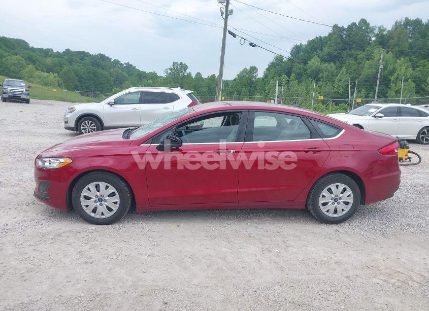 Photo 14 of 2019 Ford Fusion S (VIN 3FA6P0G77KR215022)