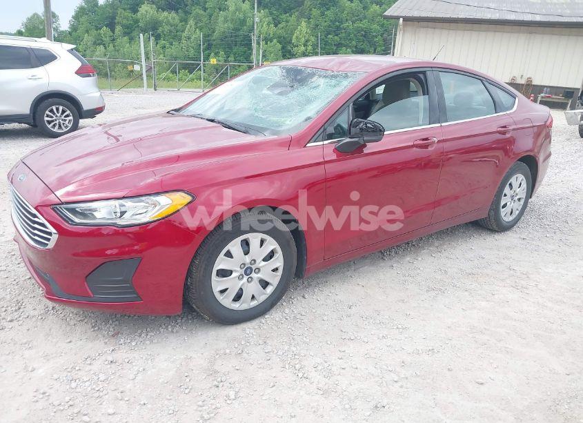Photo 2 of 2019 Ford Fusion S (VIN 3FA6P0G77KR215022)
