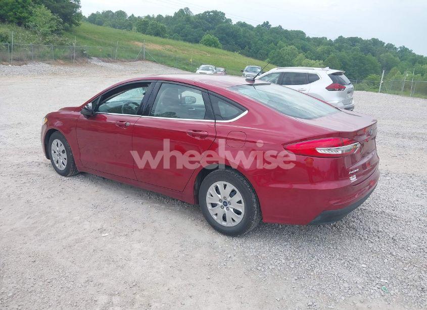 Photo 3 of 2019 Ford Fusion S (VIN 3FA6P0G77KR215022)