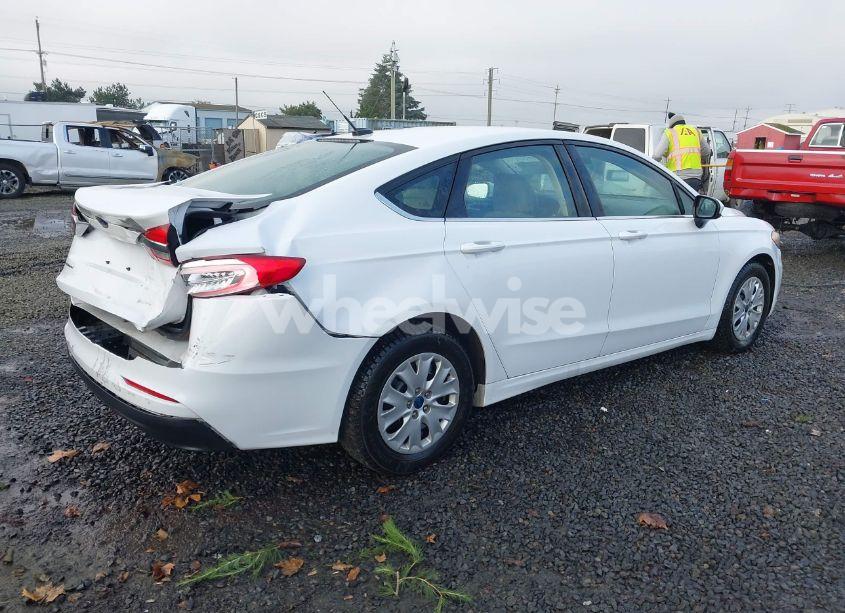 Photo 4 of 2019 Ford Fusion S (VIN 3FA6P0G77KR233083)
