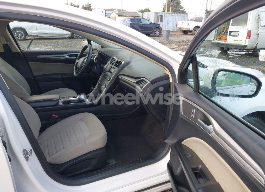 Photo 5 of 2019 Ford Fusion S (VIN 3FA6P0G77KR233083)