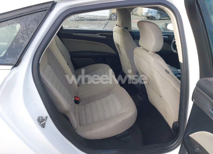 Photo 8 of 2019 Ford Fusion S (VIN 3FA6P0G77KR233083)