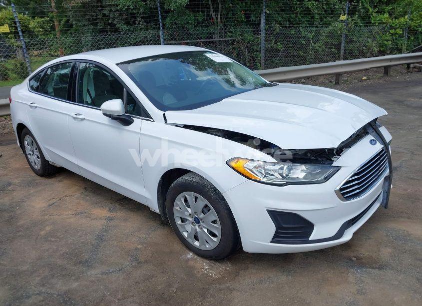 2019 Ford Fusion S (VIN 3FA6P0G77KR234914) main photo