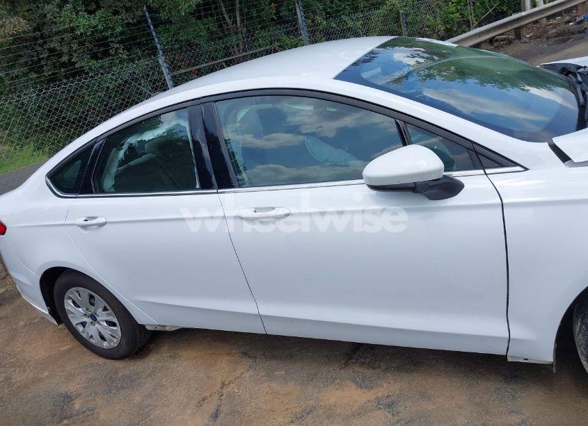 Photo 13 of 2019 Ford Fusion S (VIN 3FA6P0G77KR234914)