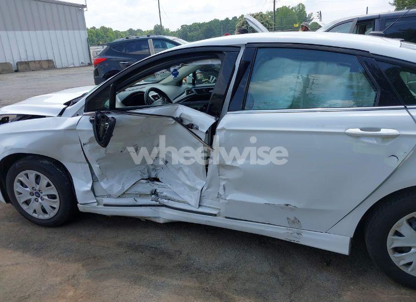 Photo 14 of 2019 Ford Fusion S (VIN 3FA6P0G77KR234914)