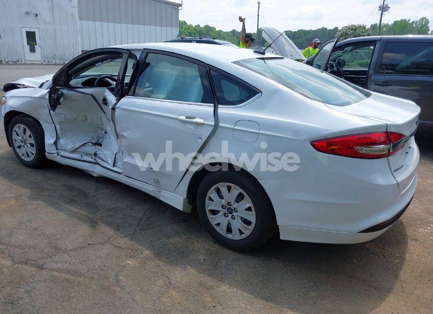 Photo 3 of 2019 Ford Fusion S (VIN 3FA6P0G77KR234914)