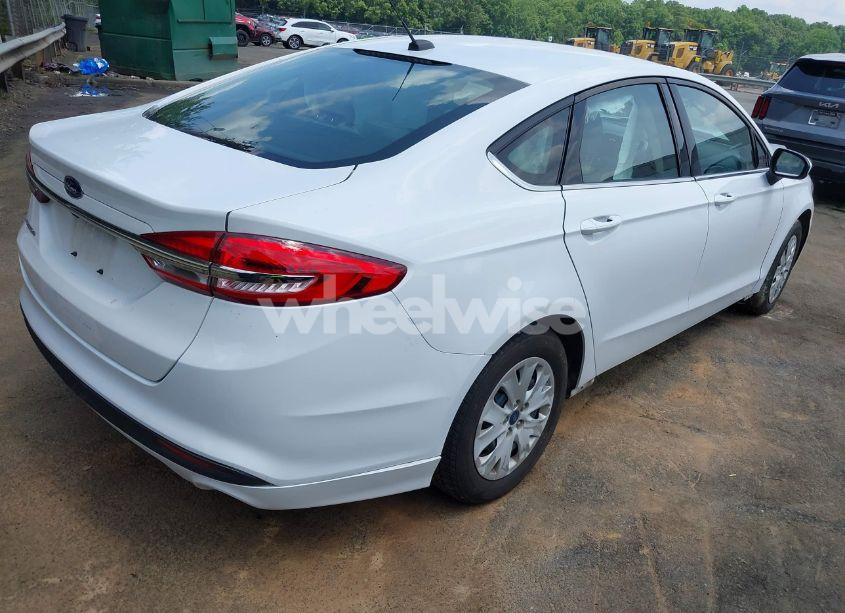 Photo 4 of 2019 Ford Fusion S (VIN 3FA6P0G77KR234914)