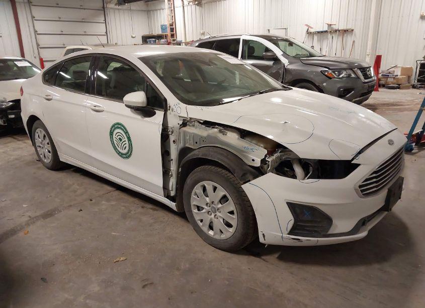 2019 Ford Fusion S (VIN 3FA6P0G77KR278217) main photo