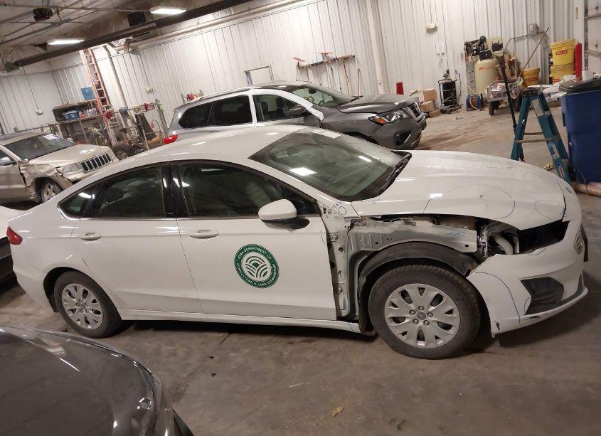 Photo 14 of 2019 Ford Fusion S (VIN 3FA6P0G77KR278217)