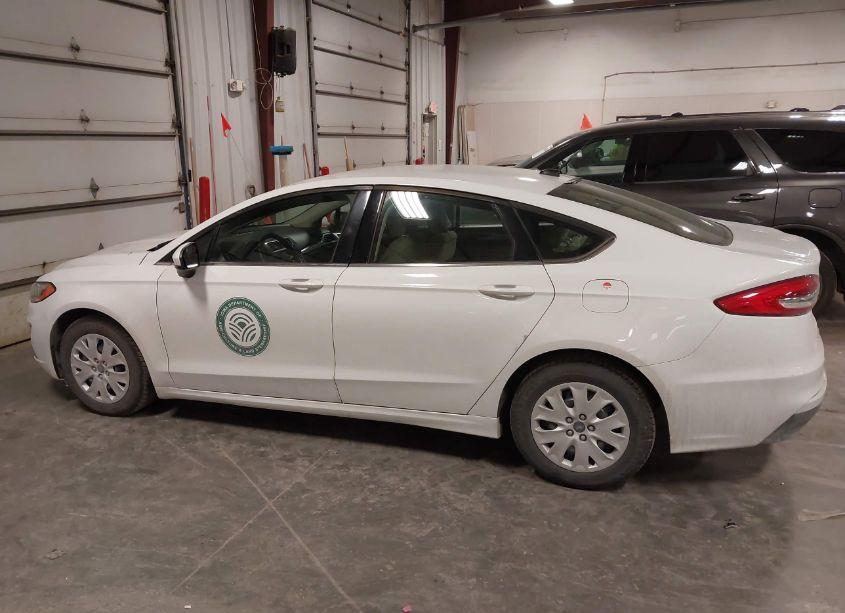 Photo 15 of 2019 Ford Fusion S (VIN 3FA6P0G77KR278217)