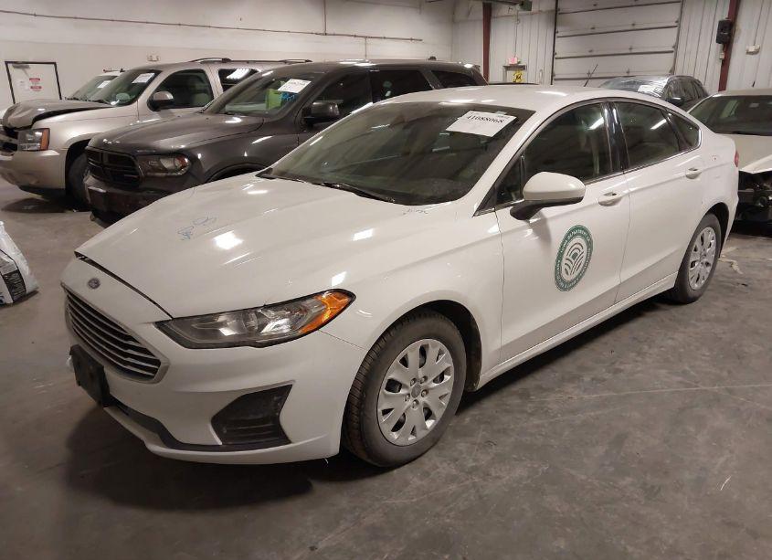 Photo 2 of 2019 Ford Fusion S (VIN 3FA6P0G77KR278217)