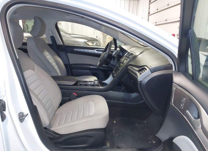 Photo 5 of 2019 Ford Fusion S (VIN 3FA6P0G77KR278217)