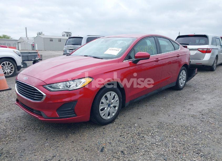 Photo 2 of 2020 Ford Fusion S (VIN 3FA6P0G77LR110627)